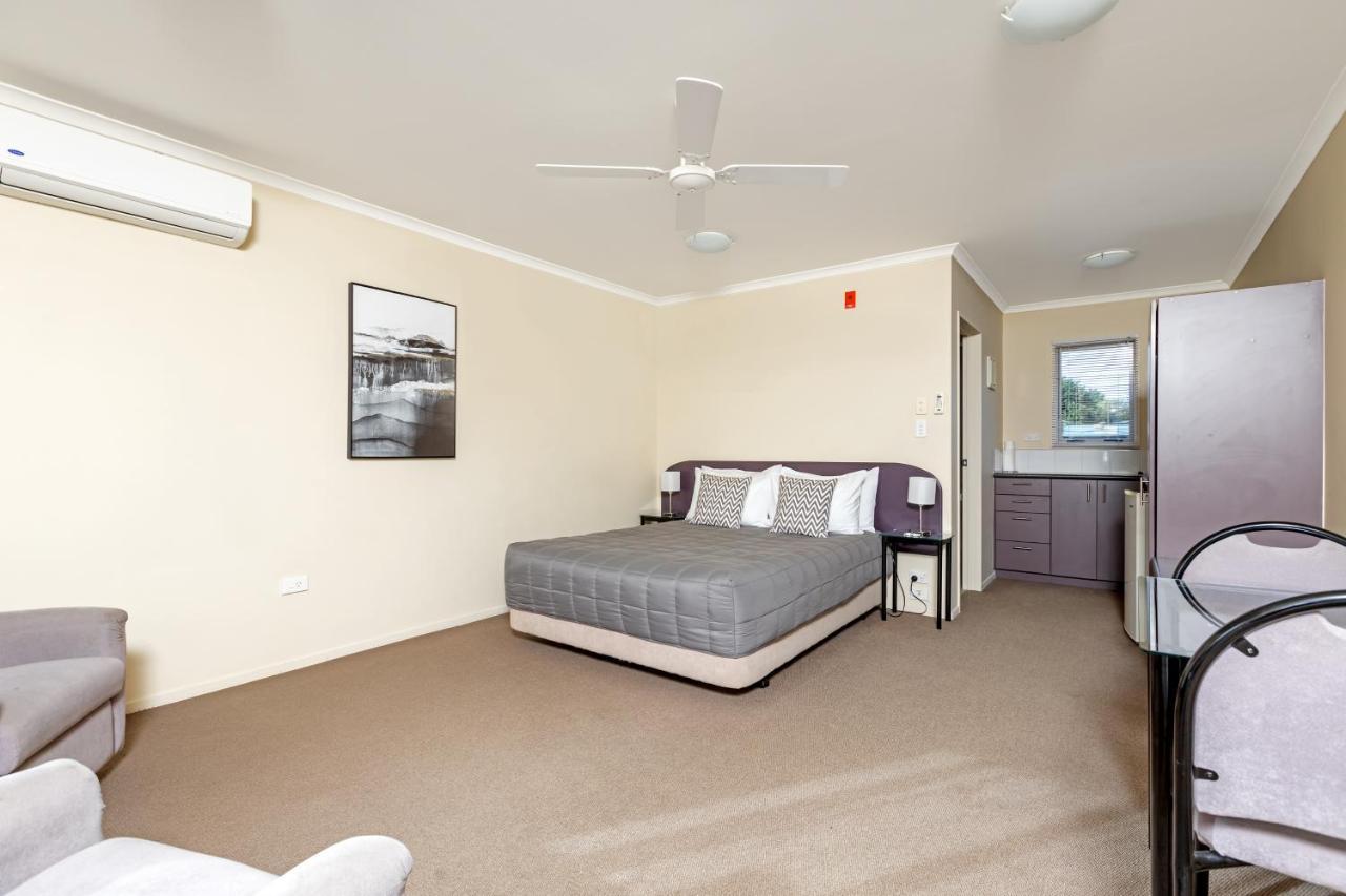 Bk'S Chardonnay Motor Lodge Masterton Bagian luar foto