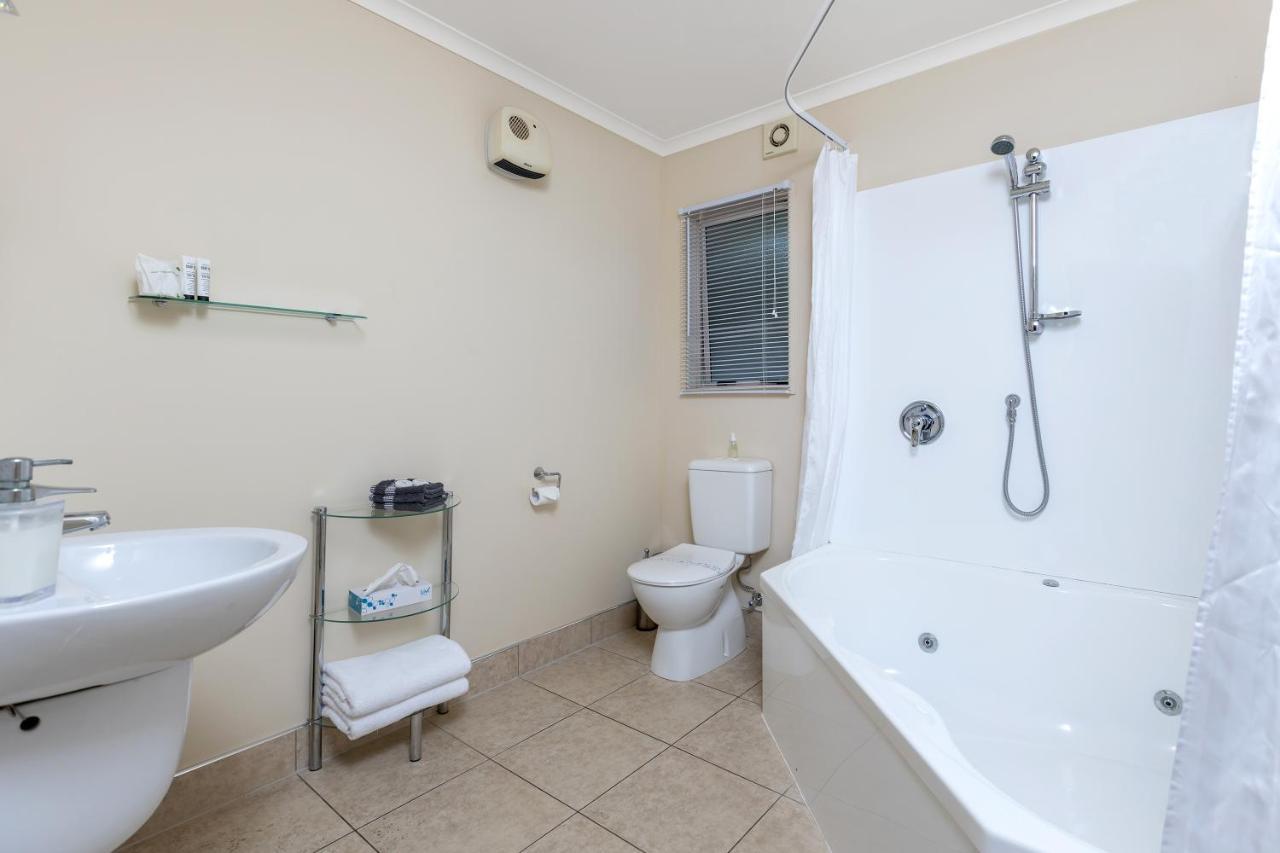 Bk'S Chardonnay Motor Lodge Masterton Bagian luar foto