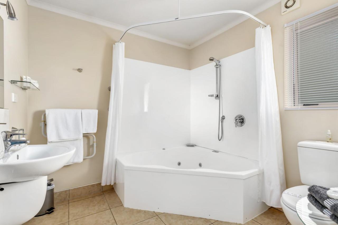 Bk'S Chardonnay Motor Lodge Masterton Bagian luar foto